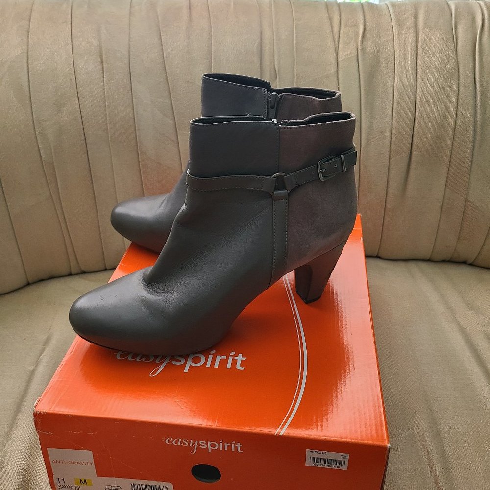 Gray leather heeled bootie
